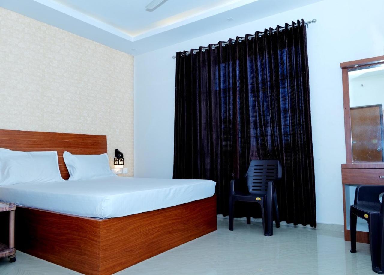 Dwarka Lodging & Boarding Mulki المظهر الخارجي الصورة